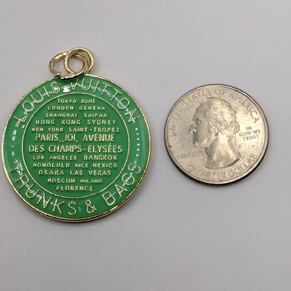 Louis Vuitton Trunks & Bags Charm - Green 35 X 41mm - Picture 3 of 4